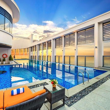 Luxury Apartment - Rooftop Swimming Pool - Beach Front - Hinata Apartment Da Nang Esterno foto