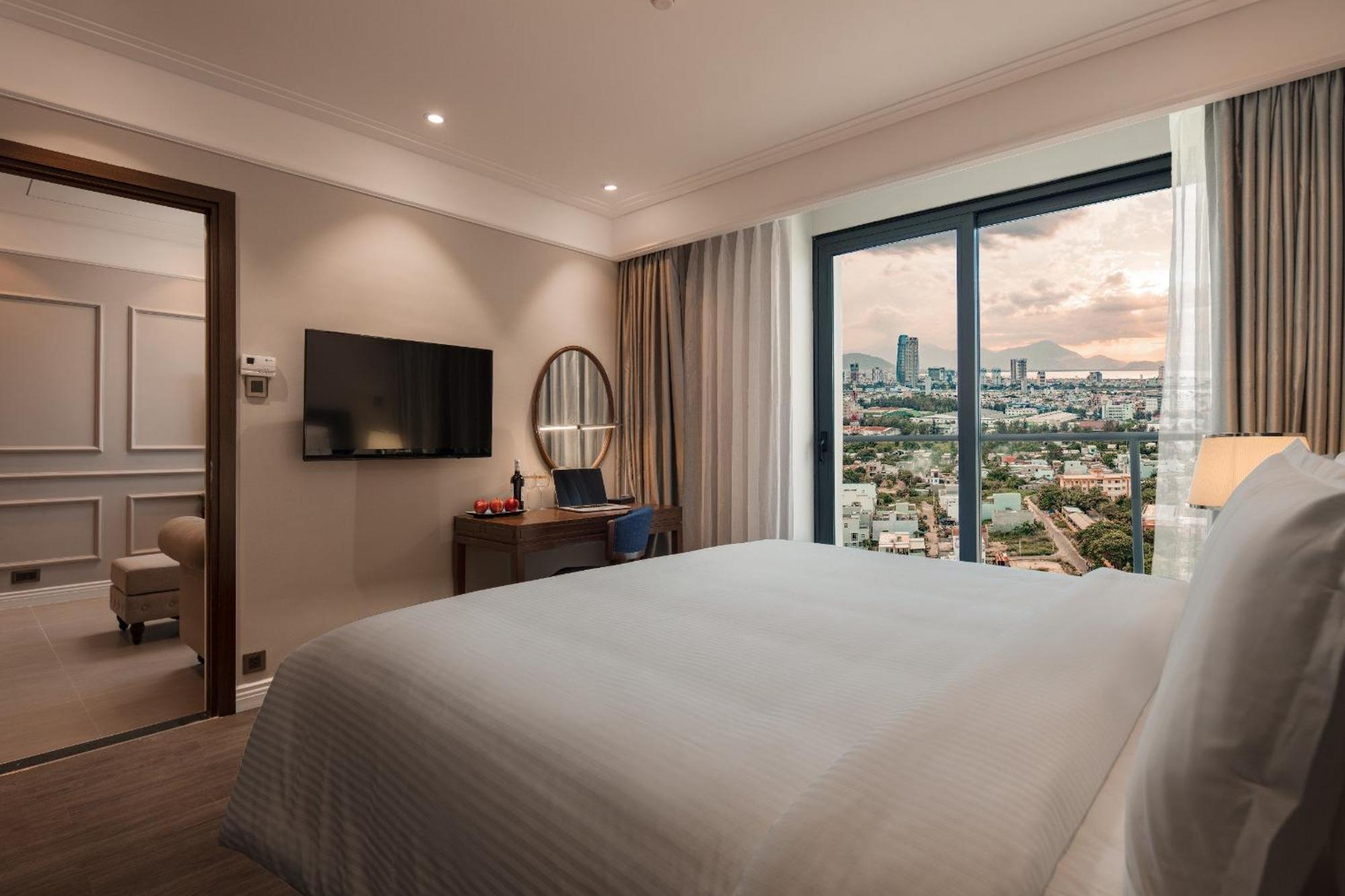 Luxury Apartment - Rooftop Swimming Pool - Beach Front - Hinata Apartment Da Nang Esterno foto