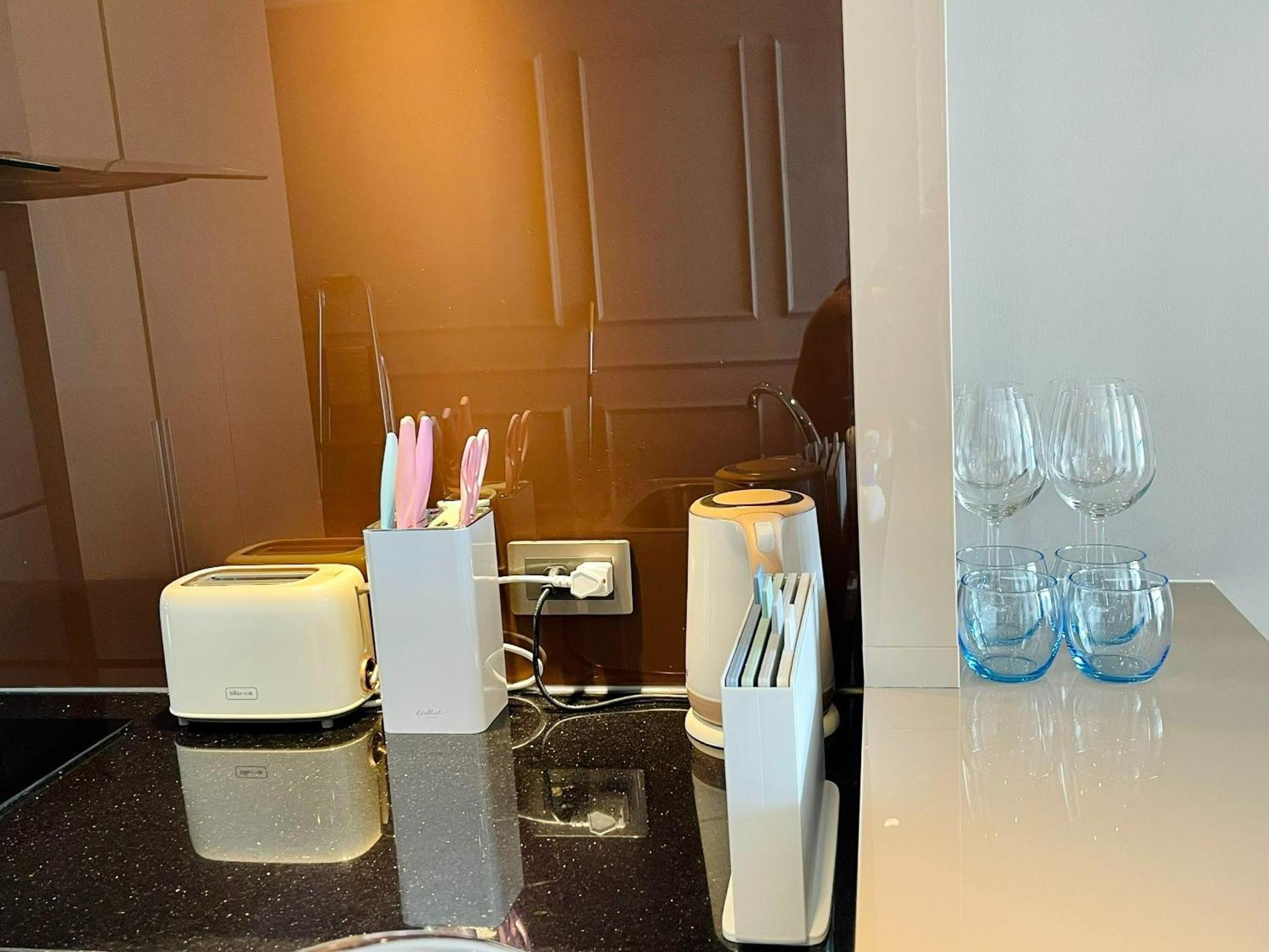 Luxury Apartment - Rooftop Swimming Pool - Beach Front - Hinata Apartment Da Nang Esterno foto