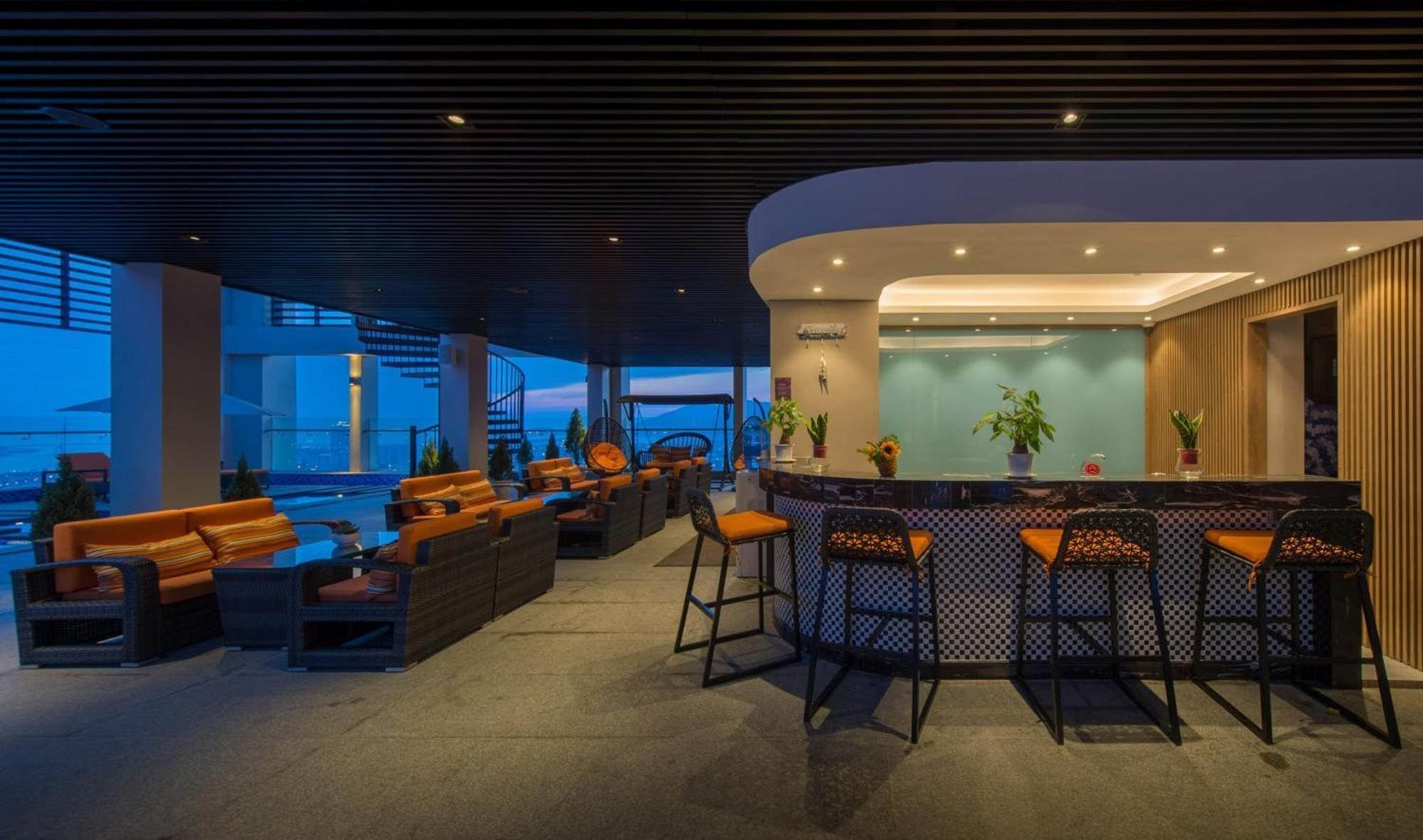 Luxury Apartment - Rooftop Swimming Pool - Beach Front - Hinata Apartment Da Nang Esterno foto