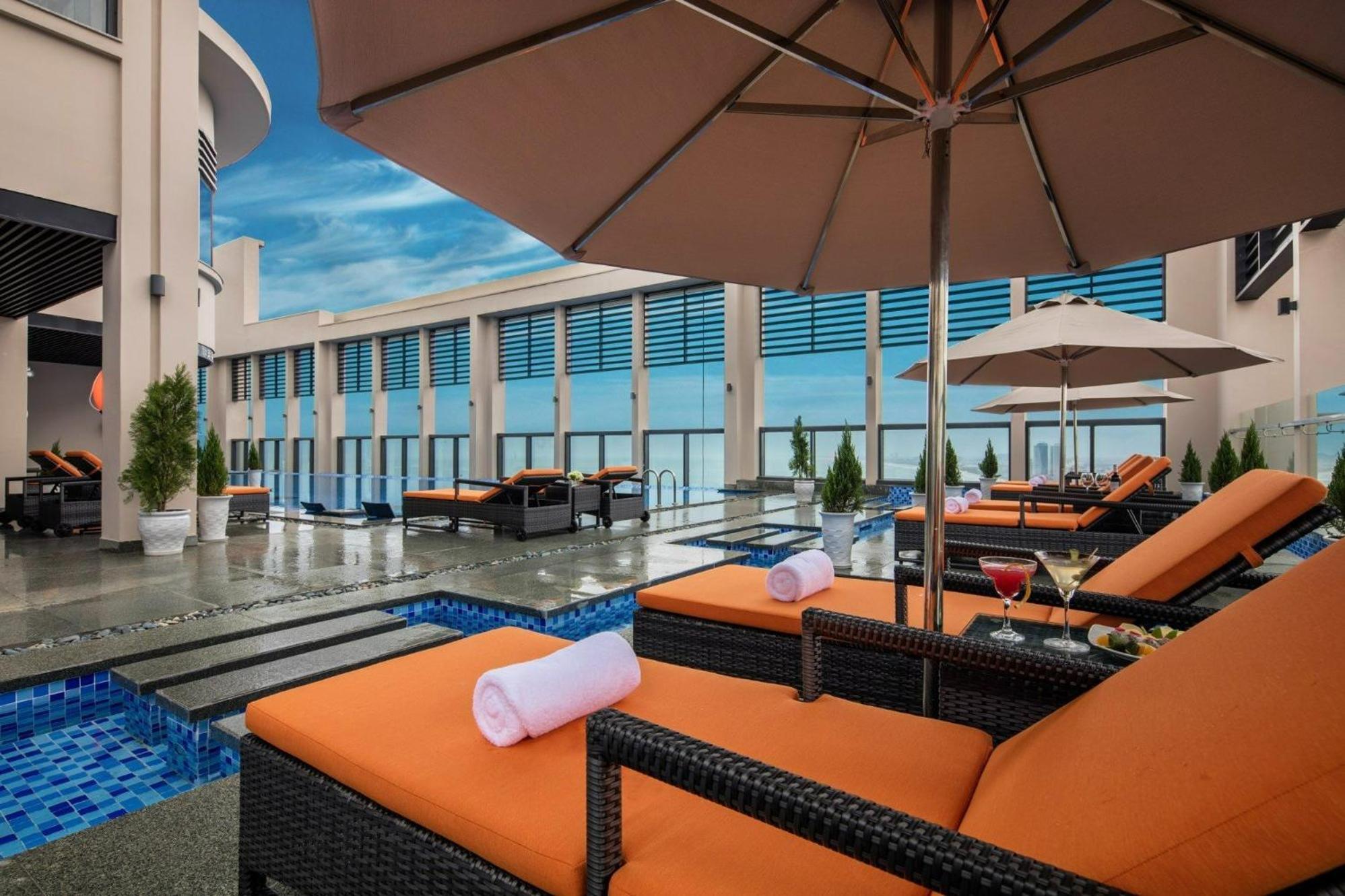 Luxury Apartment - Rooftop Swimming Pool - Beach Front - Hinata Apartment Da Nang Esterno foto