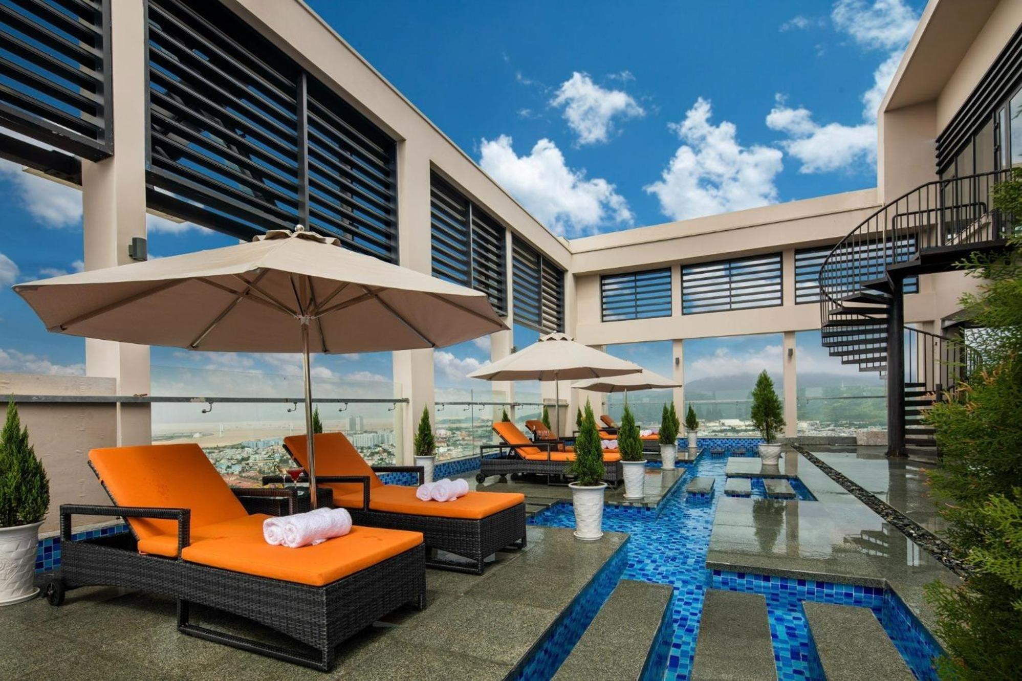 Luxury Apartment - Rooftop Swimming Pool - Beach Front - Hinata Apartment Da Nang Esterno foto