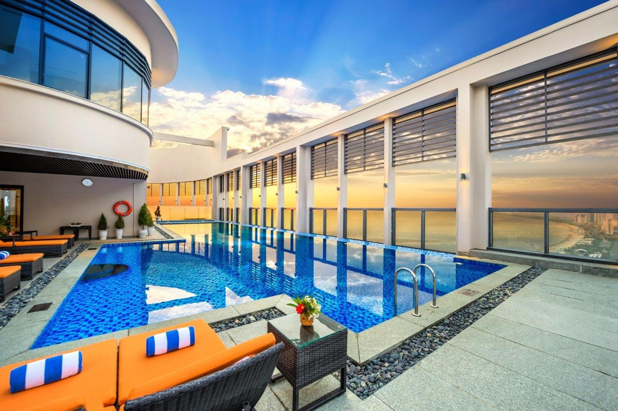 Luxury Apartment - Rooftop Swimming Pool - Beach Front - Hinata Apartment Da Nang Esterno foto