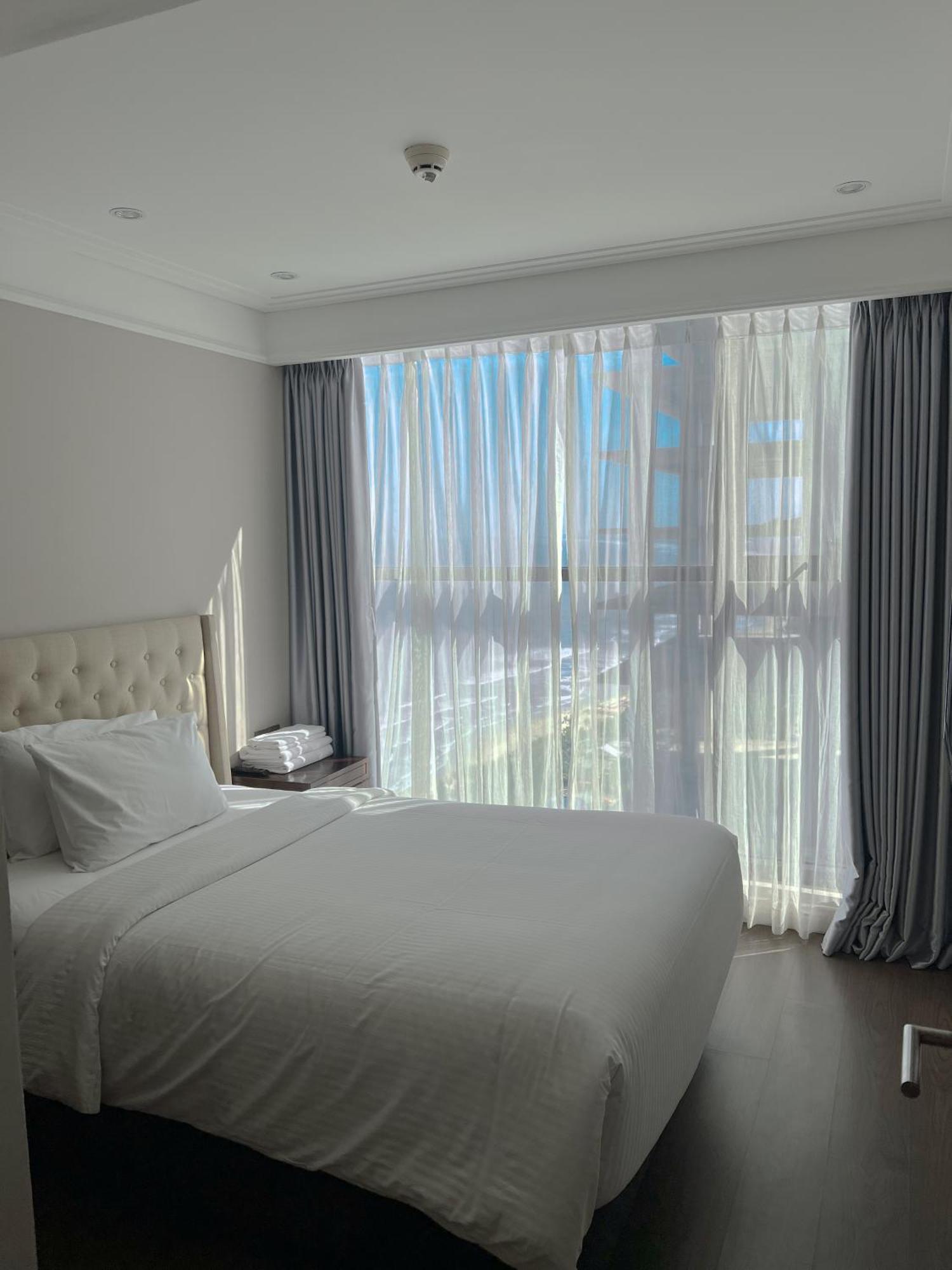 Luxury Apartment - Rooftop Swimming Pool - Beach Front - Hinata Apartment Da Nang Esterno foto
